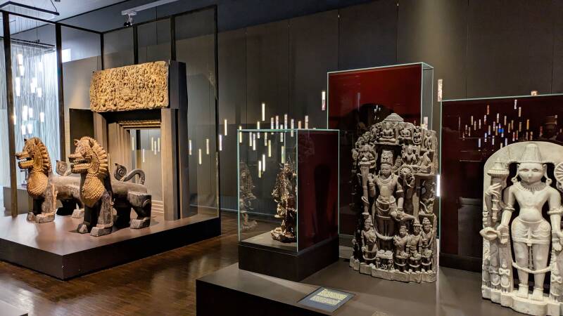 Kulturelle Symbole des Hinduismus und Buddhismus.