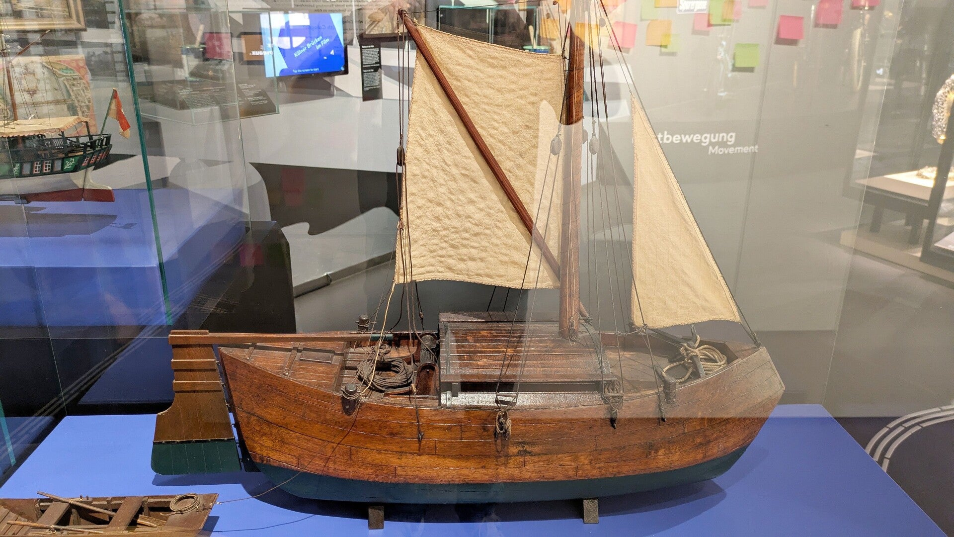 Ein Nachbau eines Rheinschiffs um 1800 im Kölschen Stadtmuseum