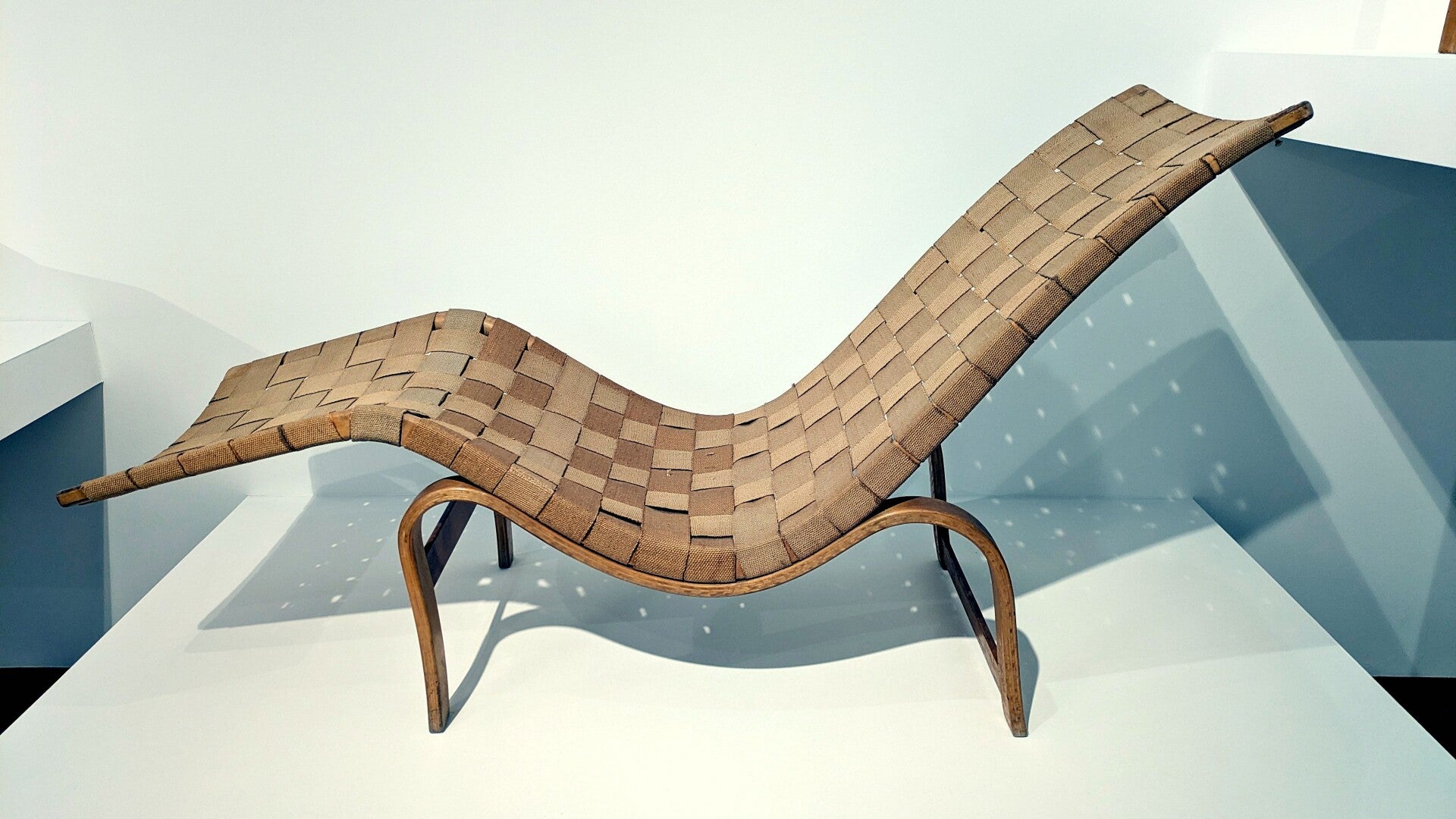 Stoffliege  im Design der letzten Jahrzehnte im Museum MAKK