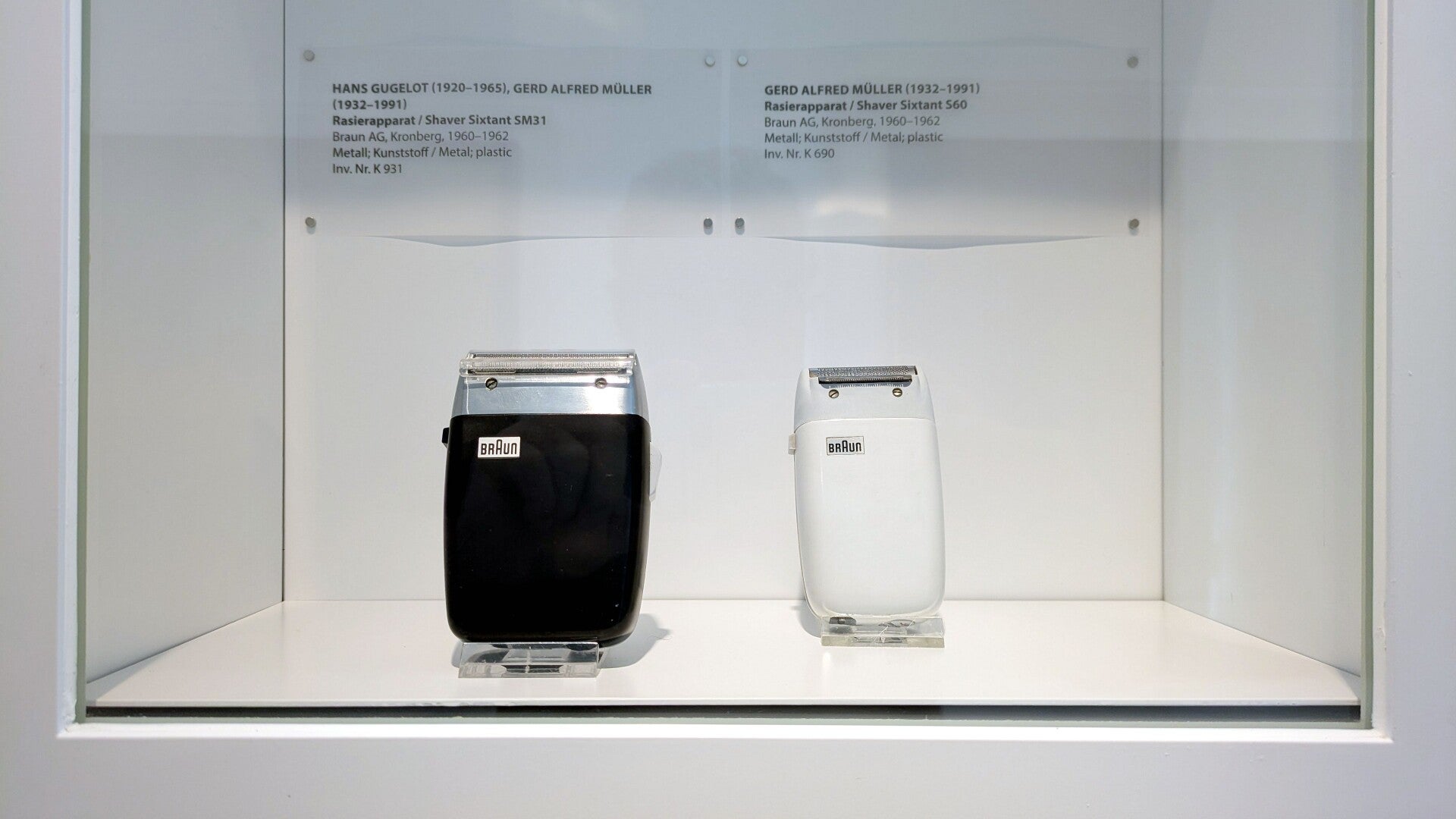 Braun Rasierer im Industriedesign vergangener Jahrzehnte im Museum MAKK