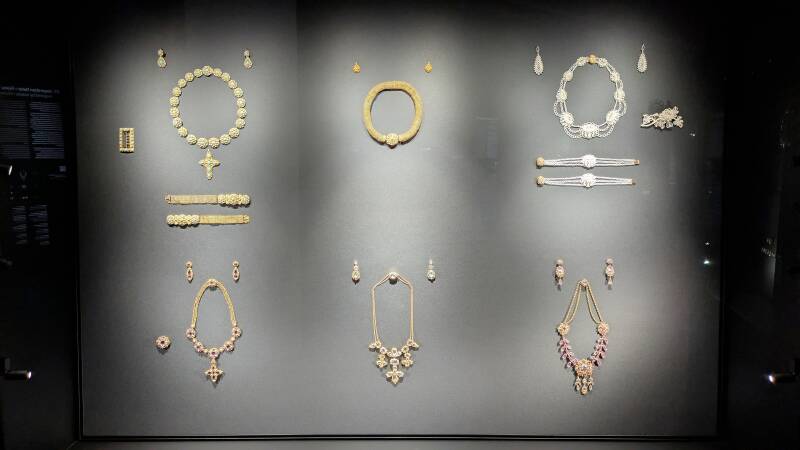Zwischen Glanz und Geschichte – 7000 Jahre Schmuckkunst im MAKK
