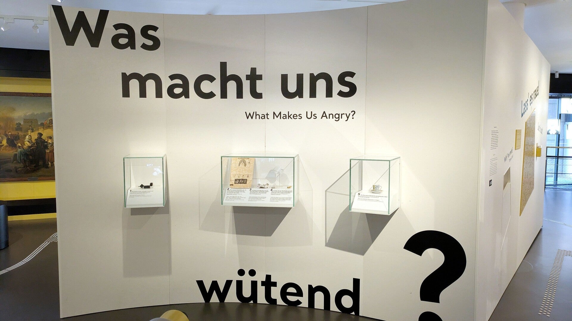 Eine Tafel mit der Aufschrift Was macht uns Wütend  im Kölschen Stadtmuseum