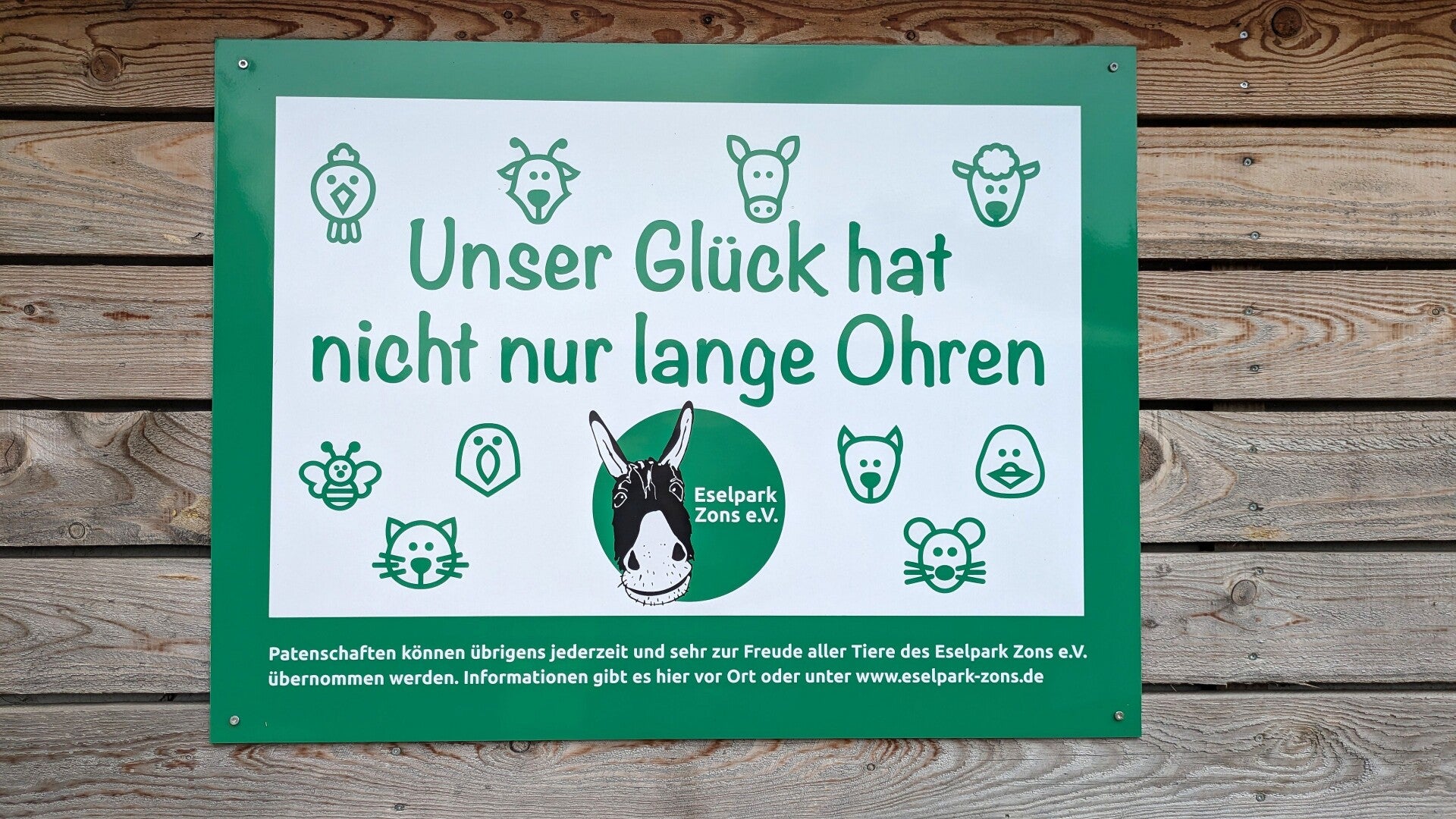 Ein Informationsschild über Esel im Eselpark Zons