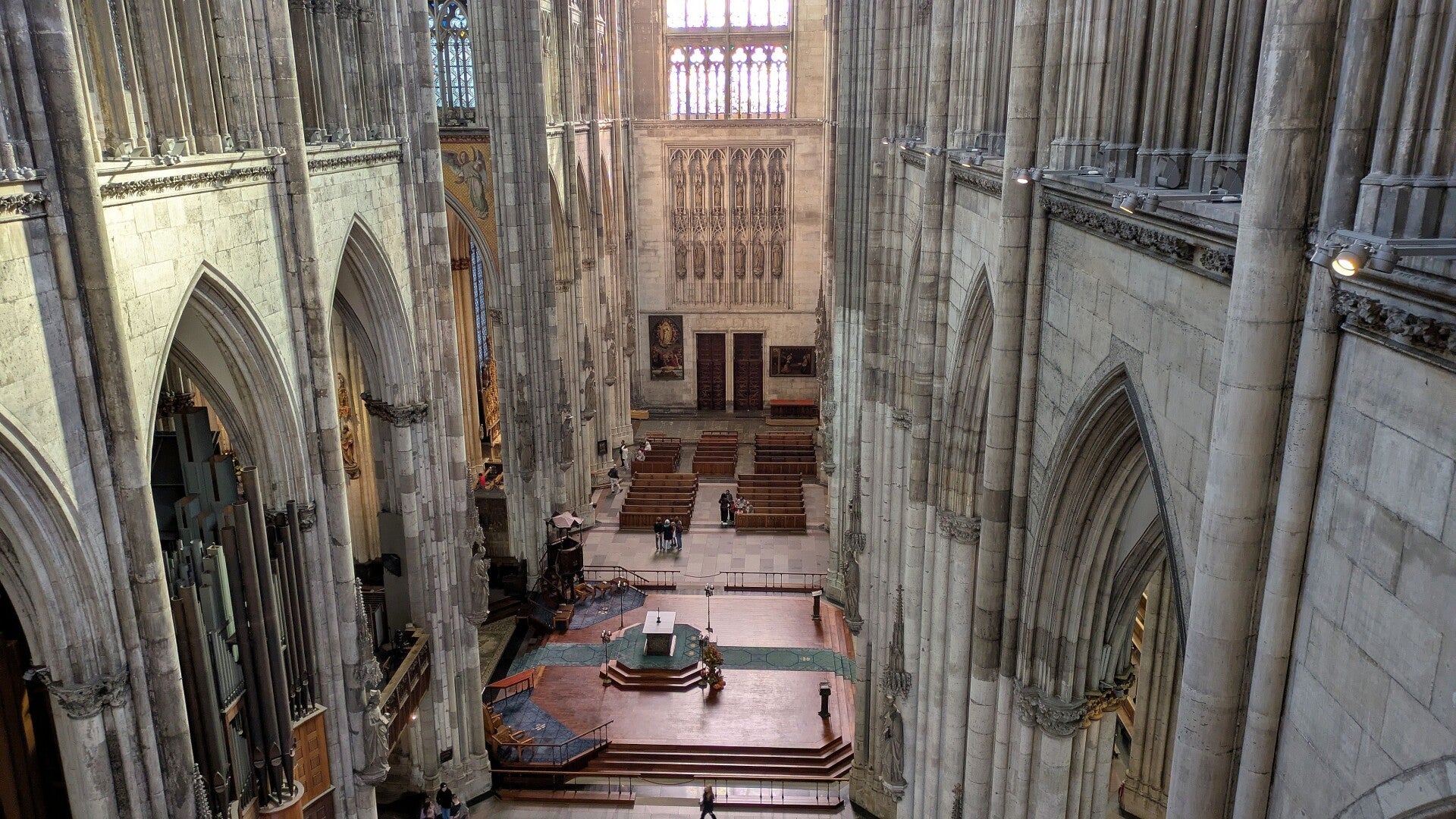 Blick auf den Altarraum im Kölner Dom bei der Führung " Über den Dächern von Köln "