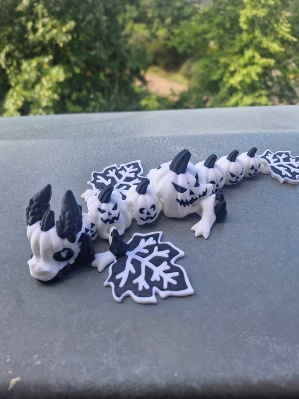 Drache mit Kürbisen