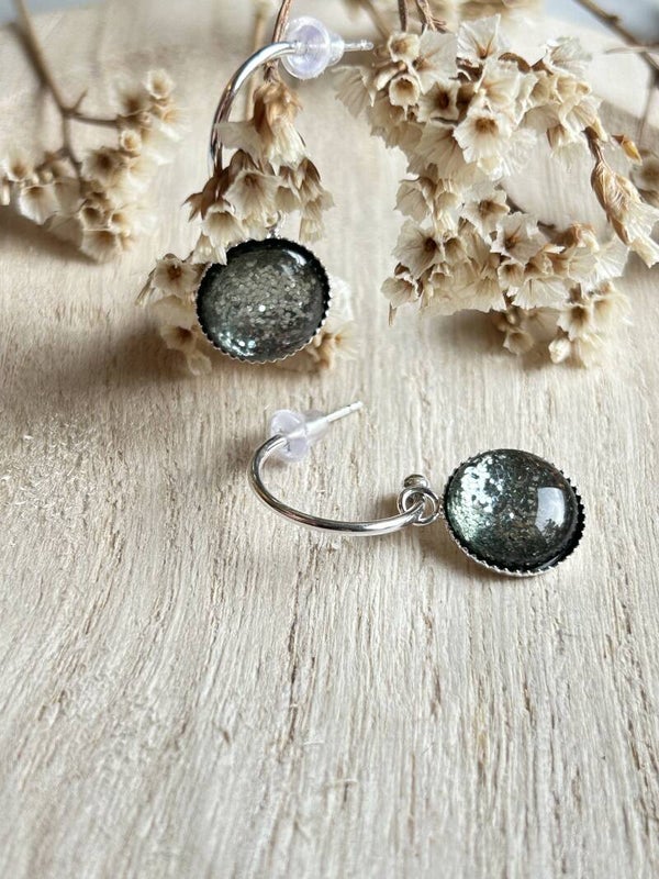 Grey-green dangling