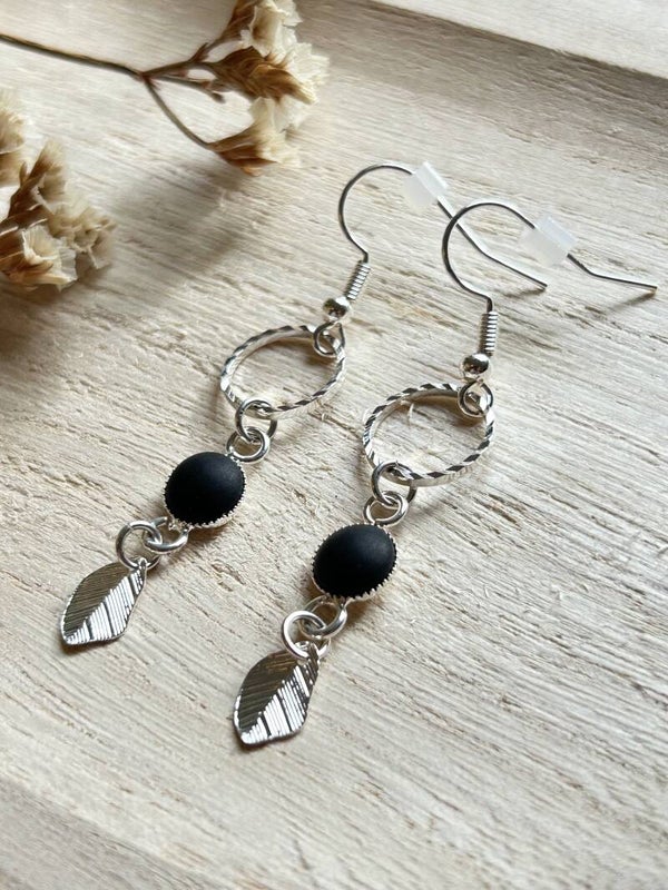 Matt black, sparkling silver