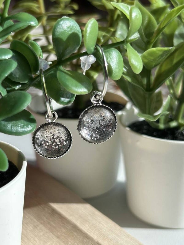 Light grey dangling