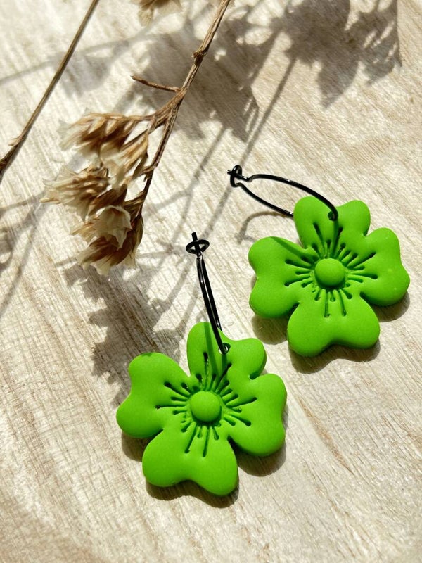 Flashy green flower