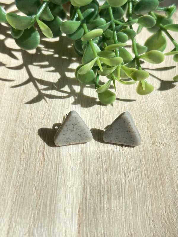 Granite triangle stud