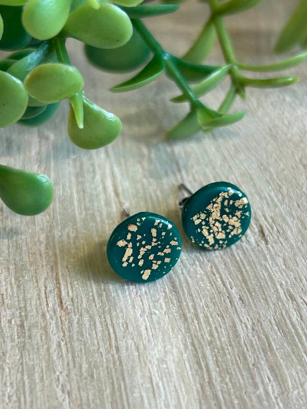Shiny green & gold mini stud
