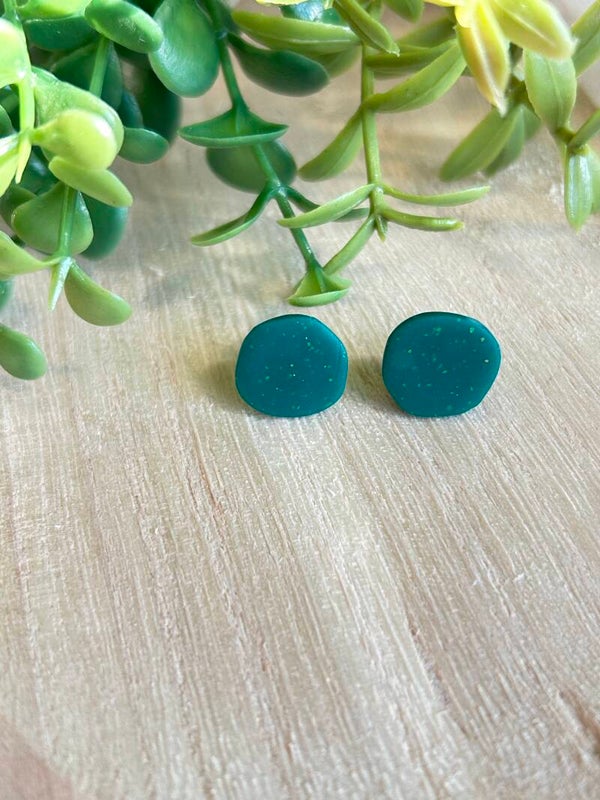 Green & hidden gold stud
