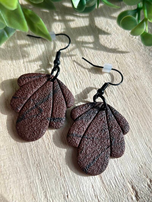 Brown & black rough leaf