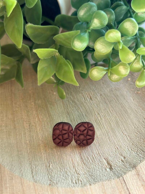 Brown leather rectangle medium stud