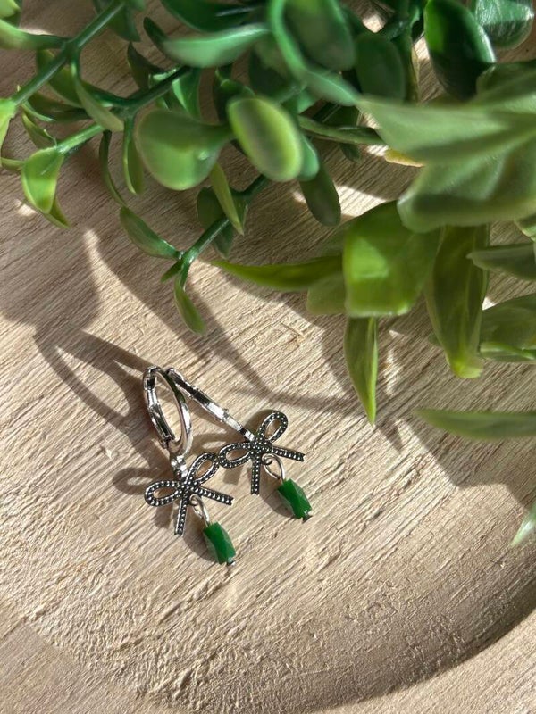 Silver bow & green stone