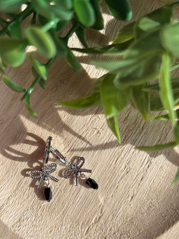 Silver bow & black stone