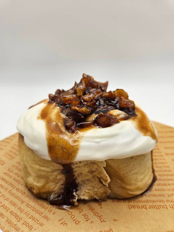 APPLE & CINNAMON: The comforting taste of sweet apple perfectly complemented by a delightful cinnamon twist