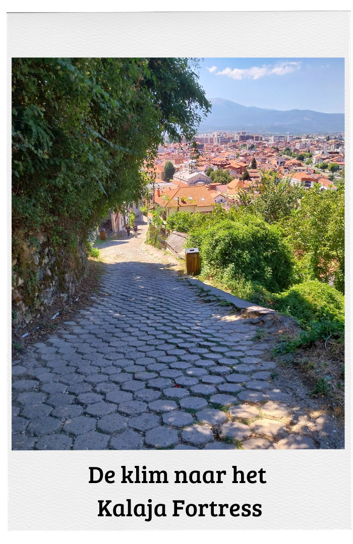 De klim naar het Kalaja Fortress in Prizren