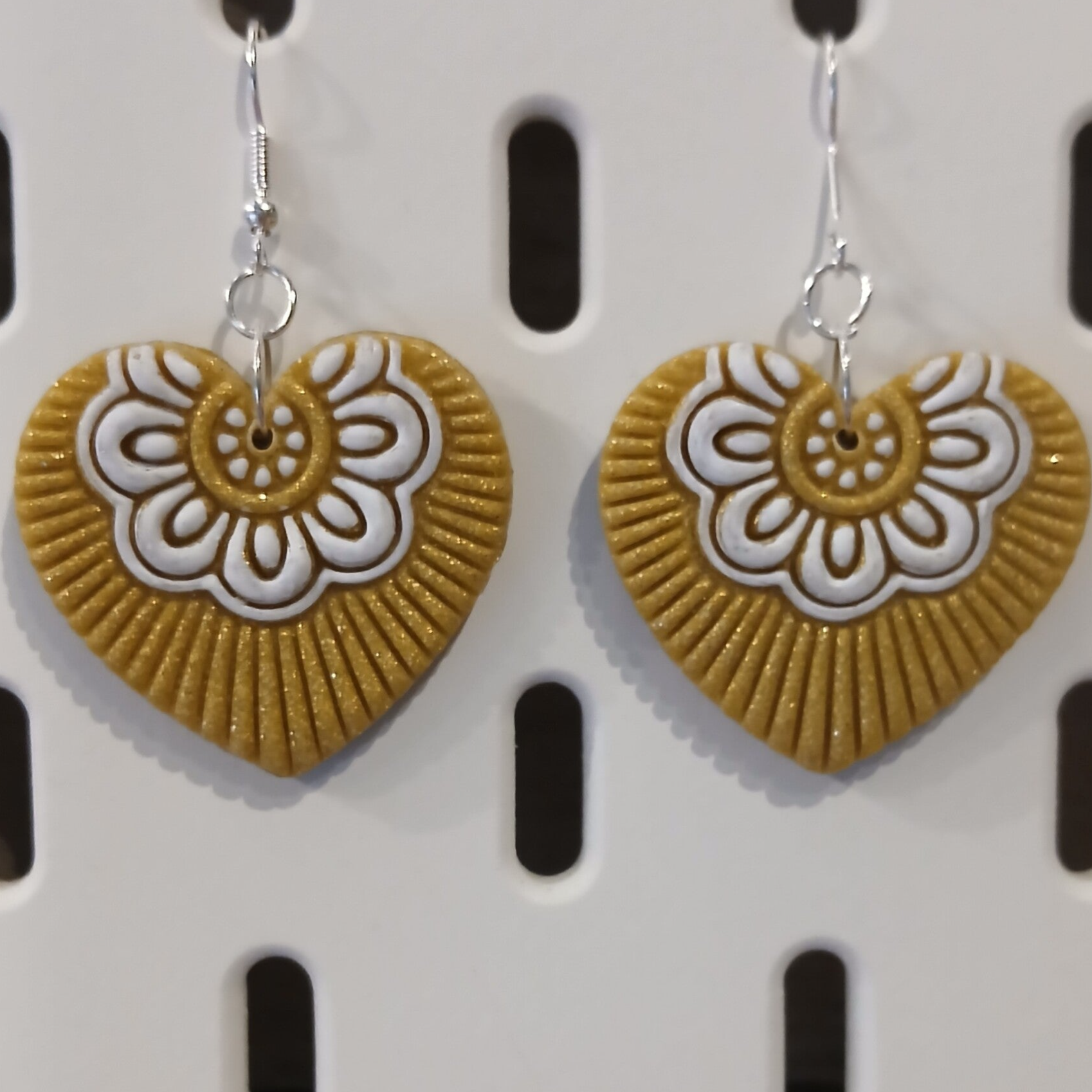 Riippuvat sydämet kulta/valkoiset YS13