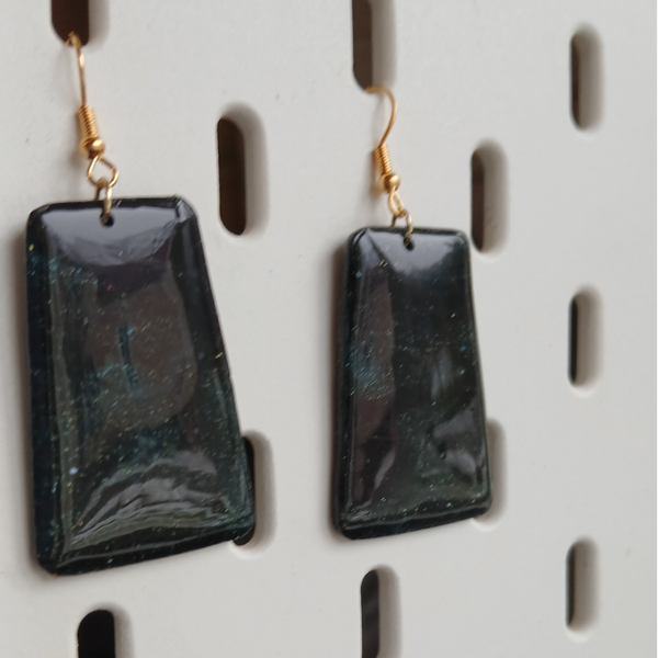 Riippuvat suunnikkaat musta/sininen KK05