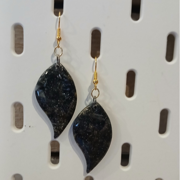 Riippuvat pisarat musta/kulta KK04