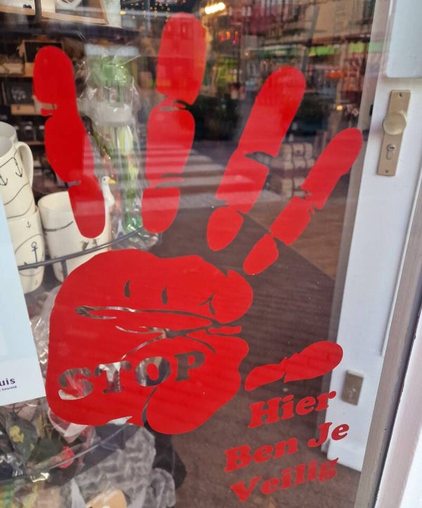 Hier ben je veilig sticker
