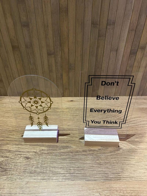 Plexiglas Met Houder Gepersonaliseerd Met Eigen Tekst