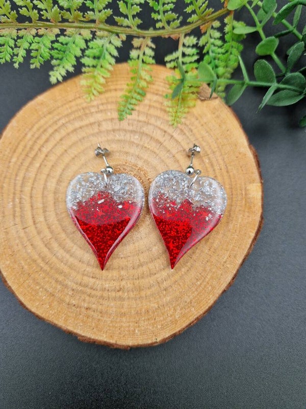 Boucles d'oreilles en résine, cœur rouge