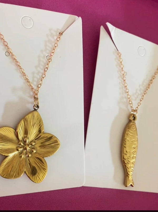 Lange bloem ketting 🌺 nog 2 op voorraad (leuk met bijpassende ring 💕)