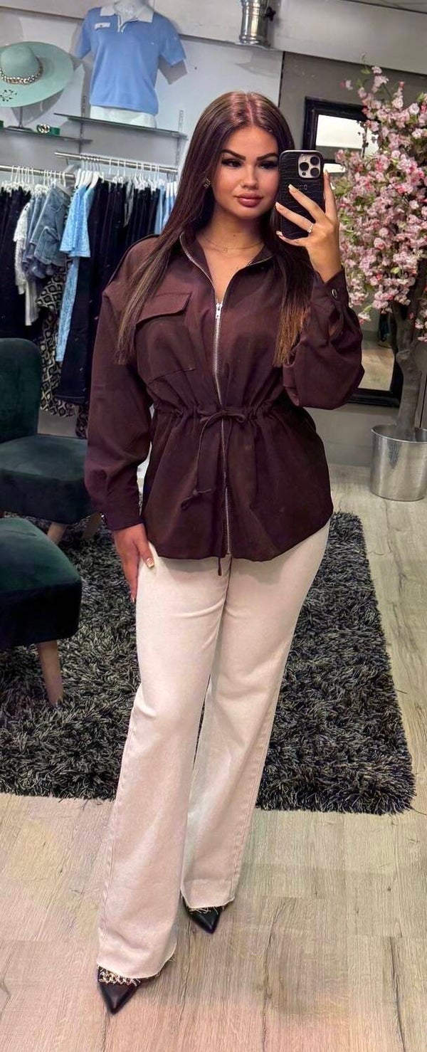 Jasje Noa bruin