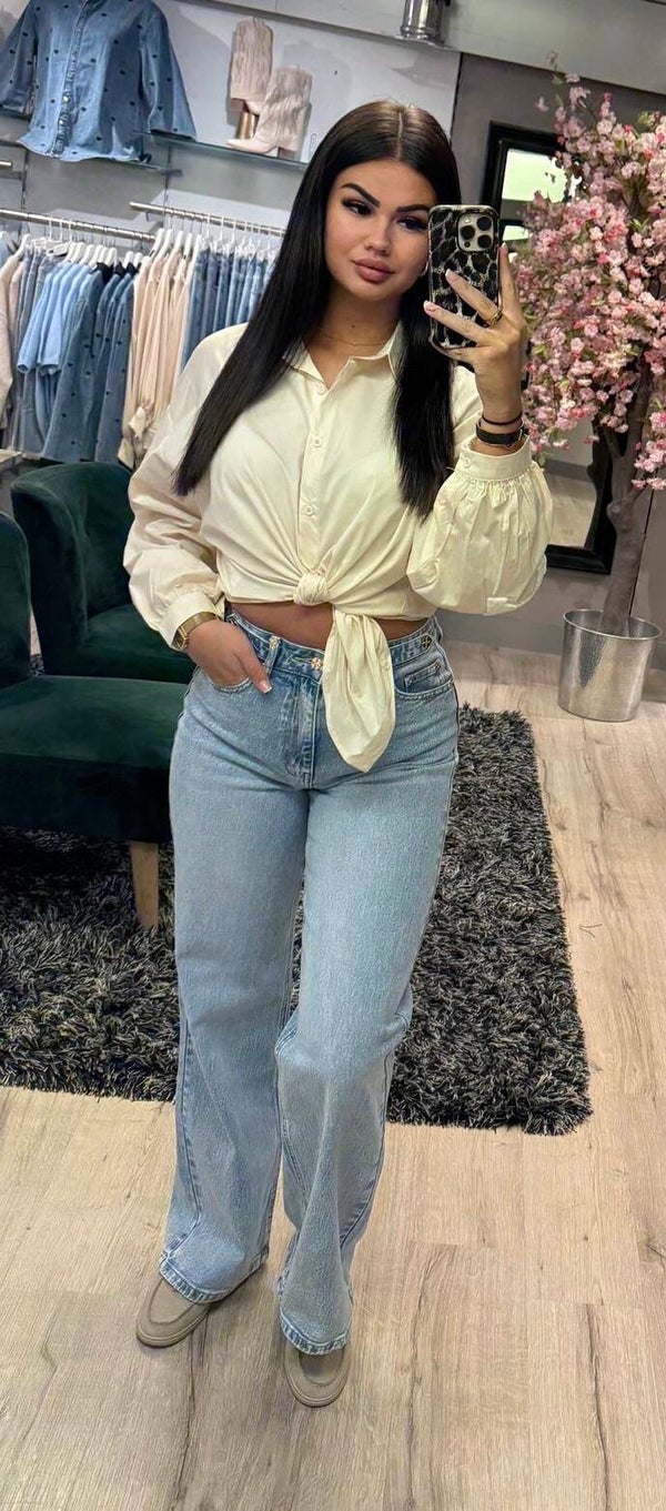 Queen hearts light blue gold