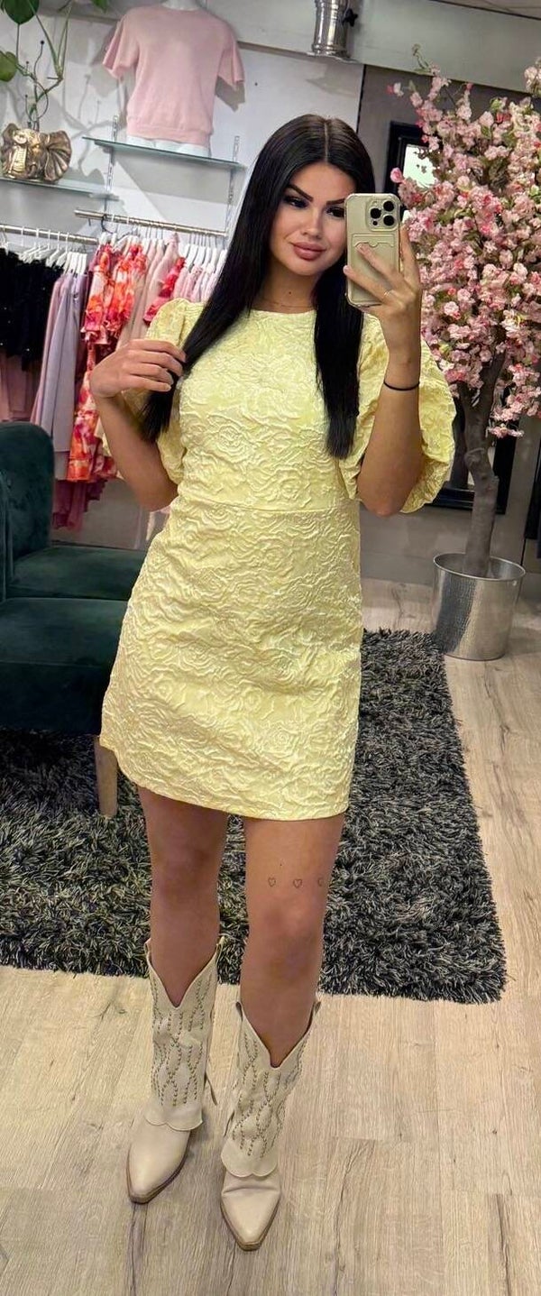Jurkje eve yellow