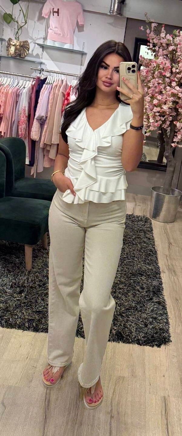 Ruffle top wit