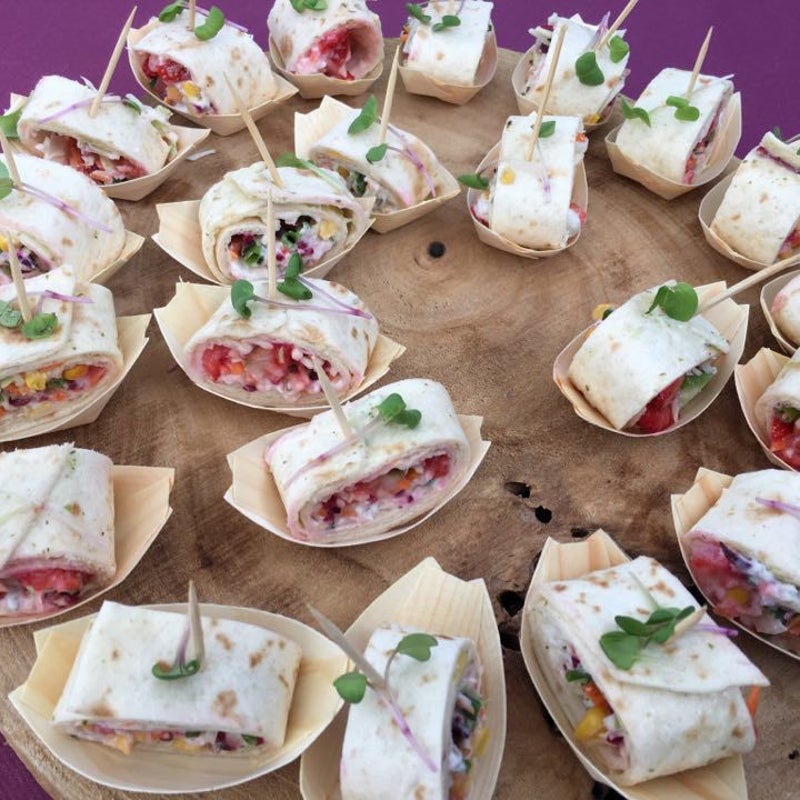 Wrap met verse groentjes, kruidenkaas en aardbei € 2,40