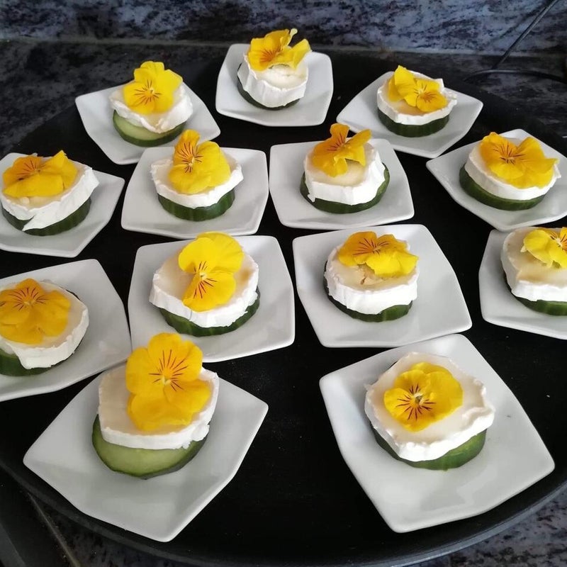 Geitenkaas met komkommer en honing € 2,40