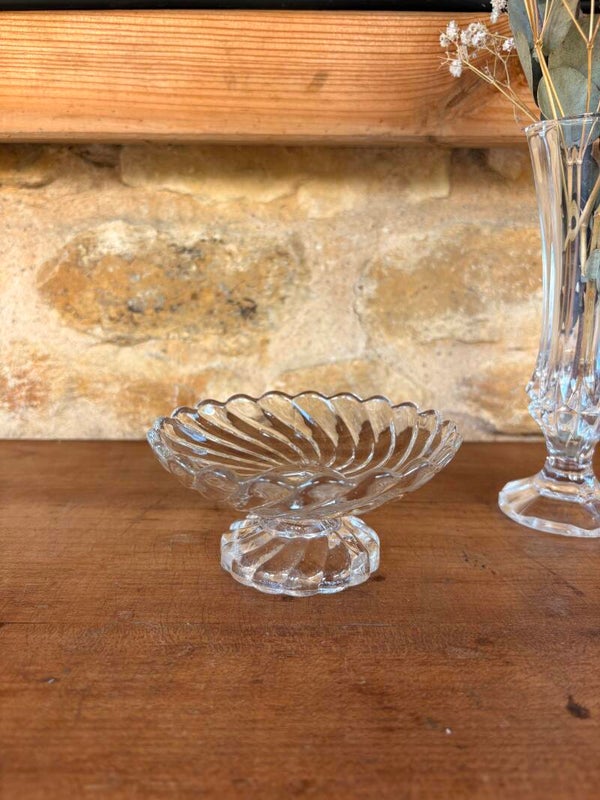 Compotier ancien en verre moulé