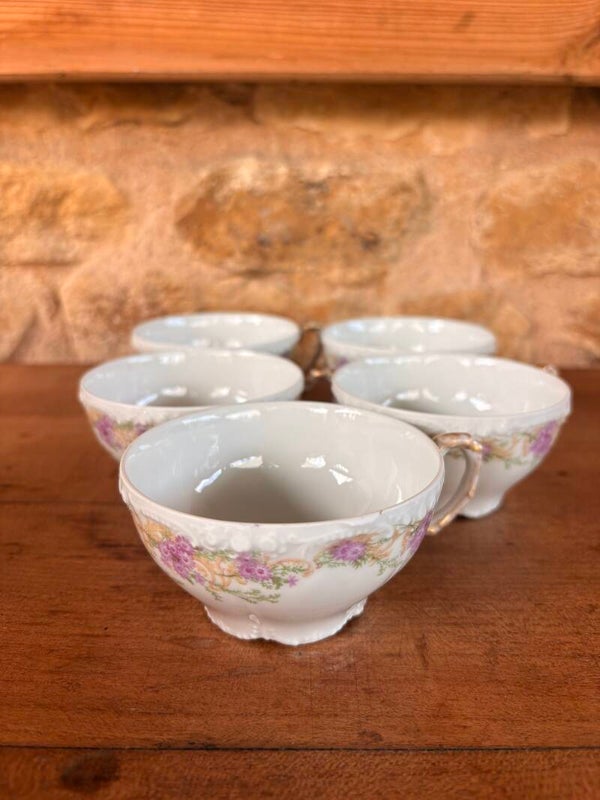 Tasses anciennes  – décor floral