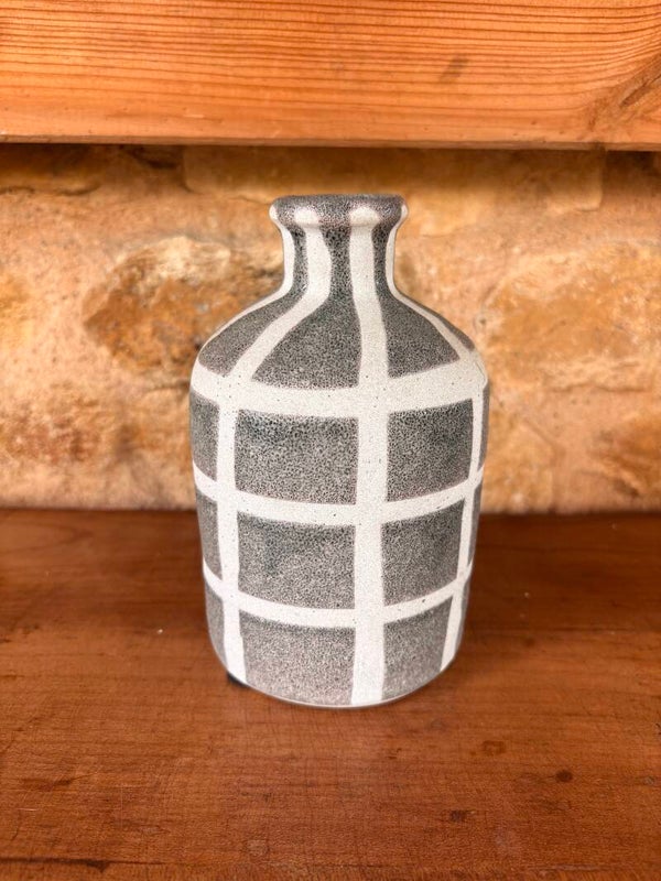 Vase en céramique graphique