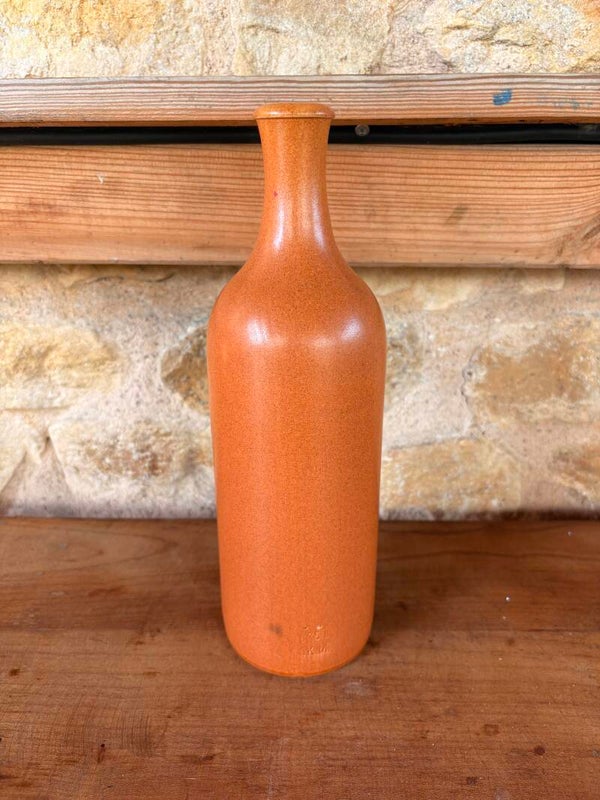 Bouteille en céramique orangée
