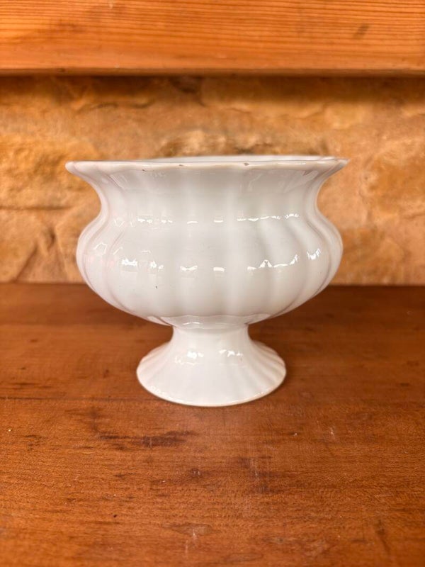 Cache-pot ancien en faïence blanche