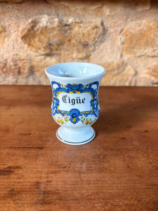 Pot à cigüe en porcelaine