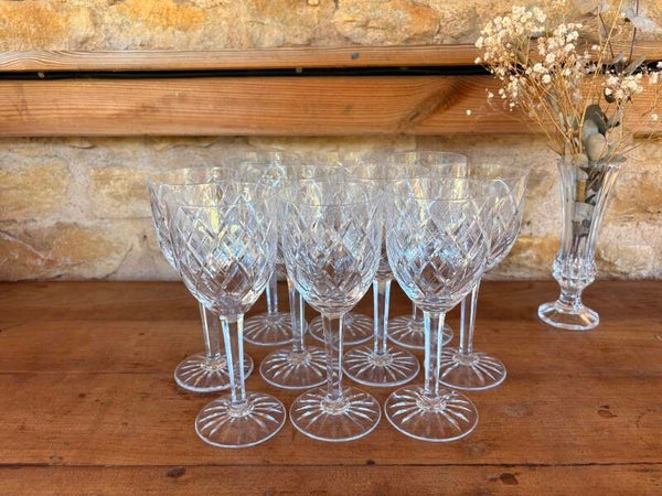Lot de 10 verres à pied en cristal taillé