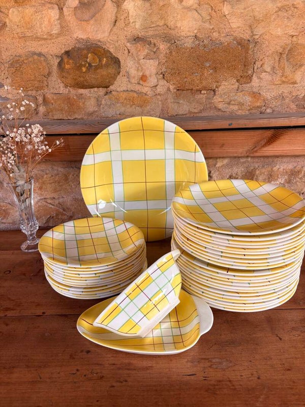 Grand service ancien Salins France – décor jaune à carreaux