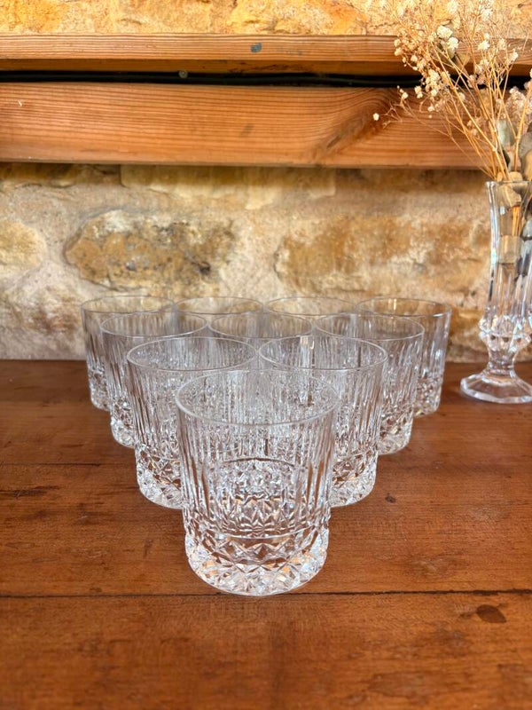 Lot de 10 verres à whisky en cristal taillé