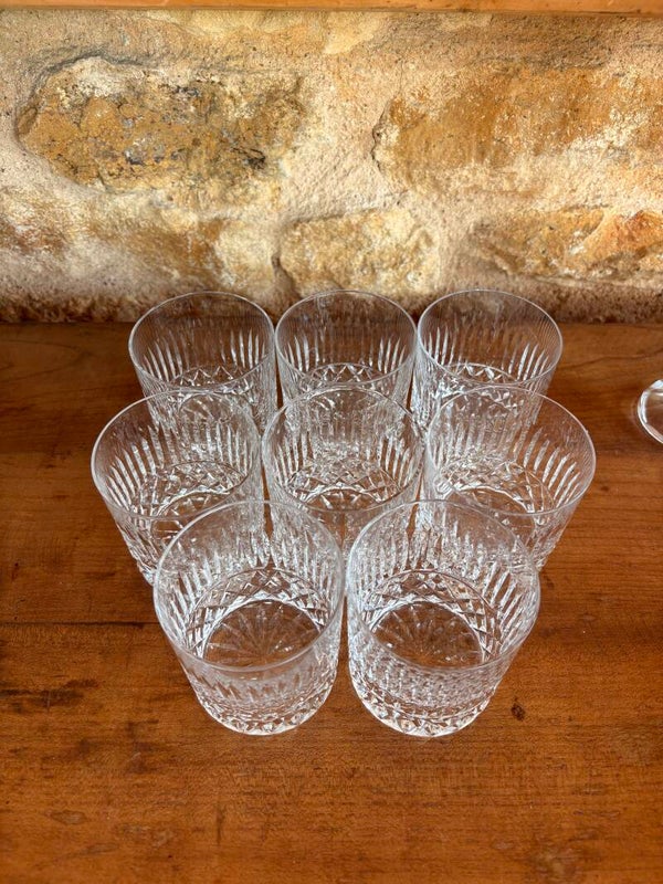 Lot de 8 verres à whisky en cristal taillé