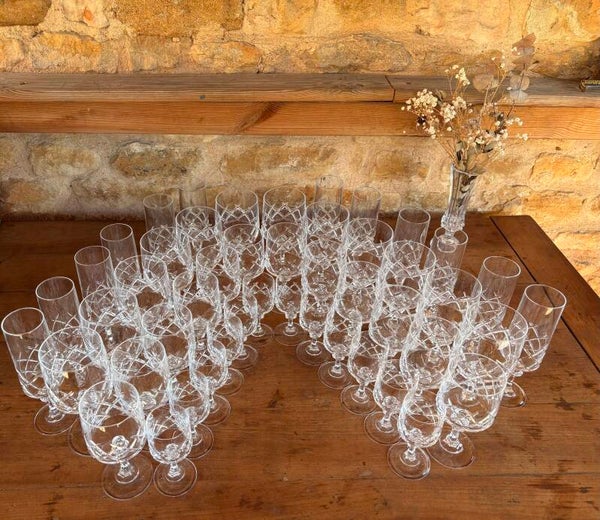 Service de 48 verres en cristal taillé
