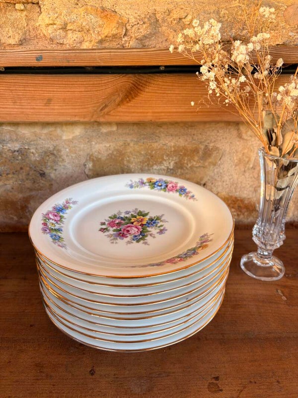 10 assiettes anciennes à décor floral