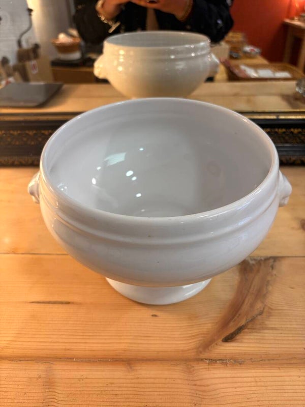 Soupière ancienne en faïence blanche