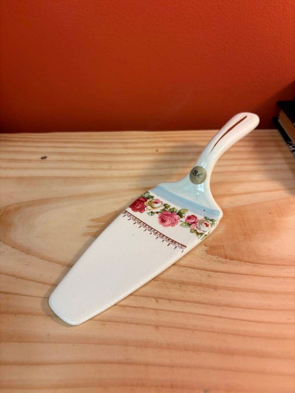 Pelle à tarte vintage en faïence – Décor de roses
