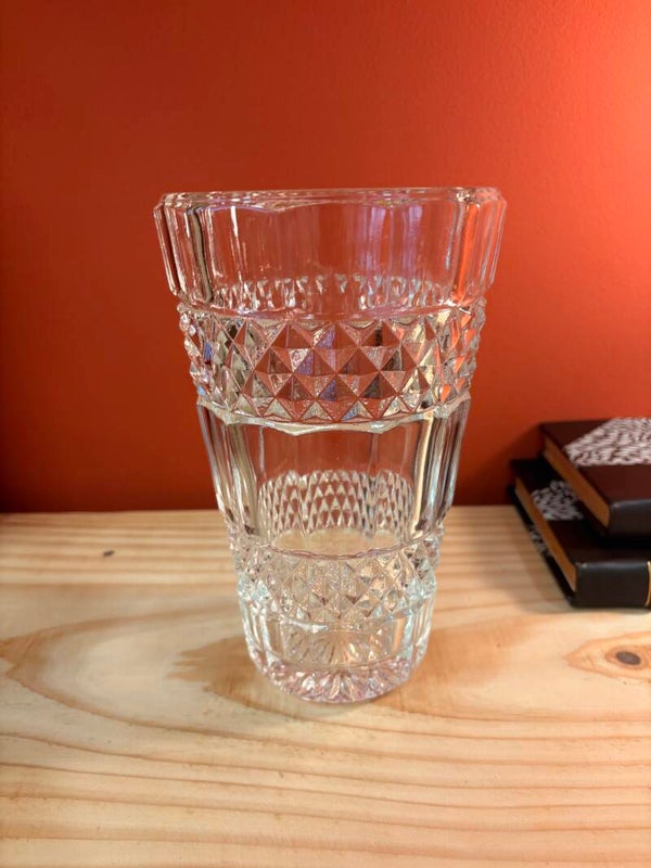 Vase vintage en cristal taillé à motifs géométriques
